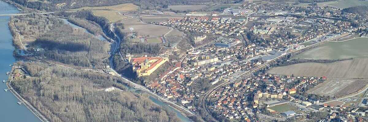 Flugwegposition um 12:57:23: Aufgenommen in der Nähe von Gemeinde Zelking-Matzleinsdorf, Österreich in 1051 Meter